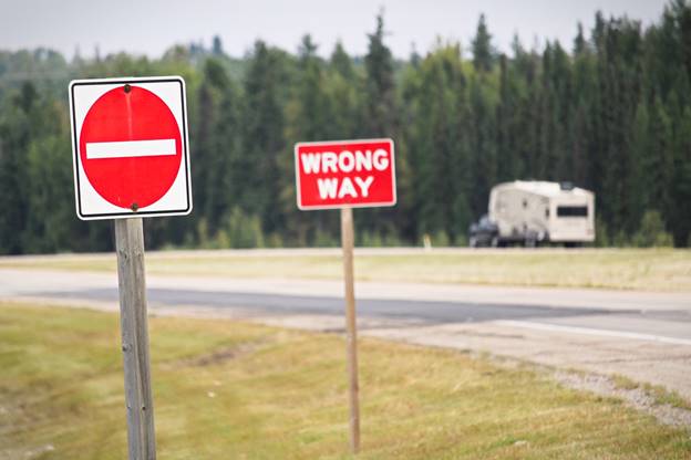 A road sign on a pole
AI-generated content may be incorrect.